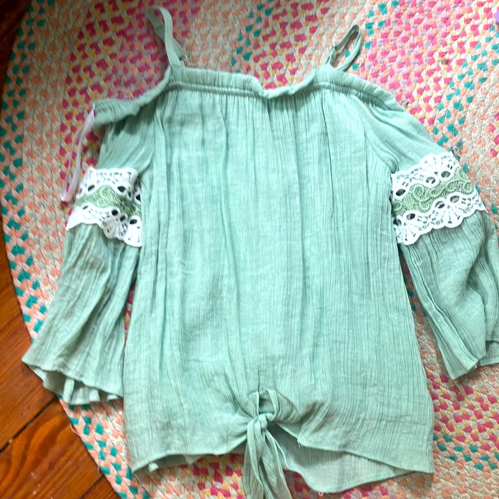Long sleeve off the shoulders shirt mint green